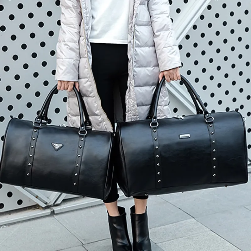 Sac Bandoulière Sac Voyage & Weekend^Sac voyage 48h et sac weekend en cuir noir clouté